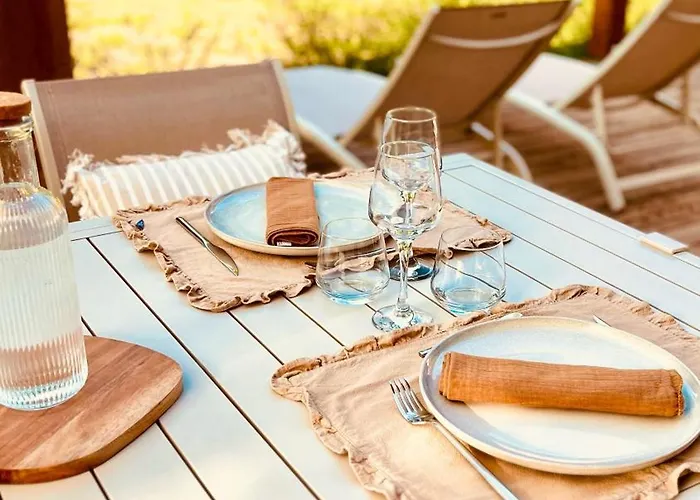 Zenae - Cosy Avec & Sauna Bed & Breakfast