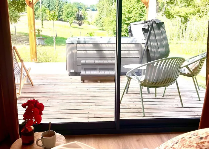 Zenae - Cosy Avec & Sauna Bed & Breakfast 4*